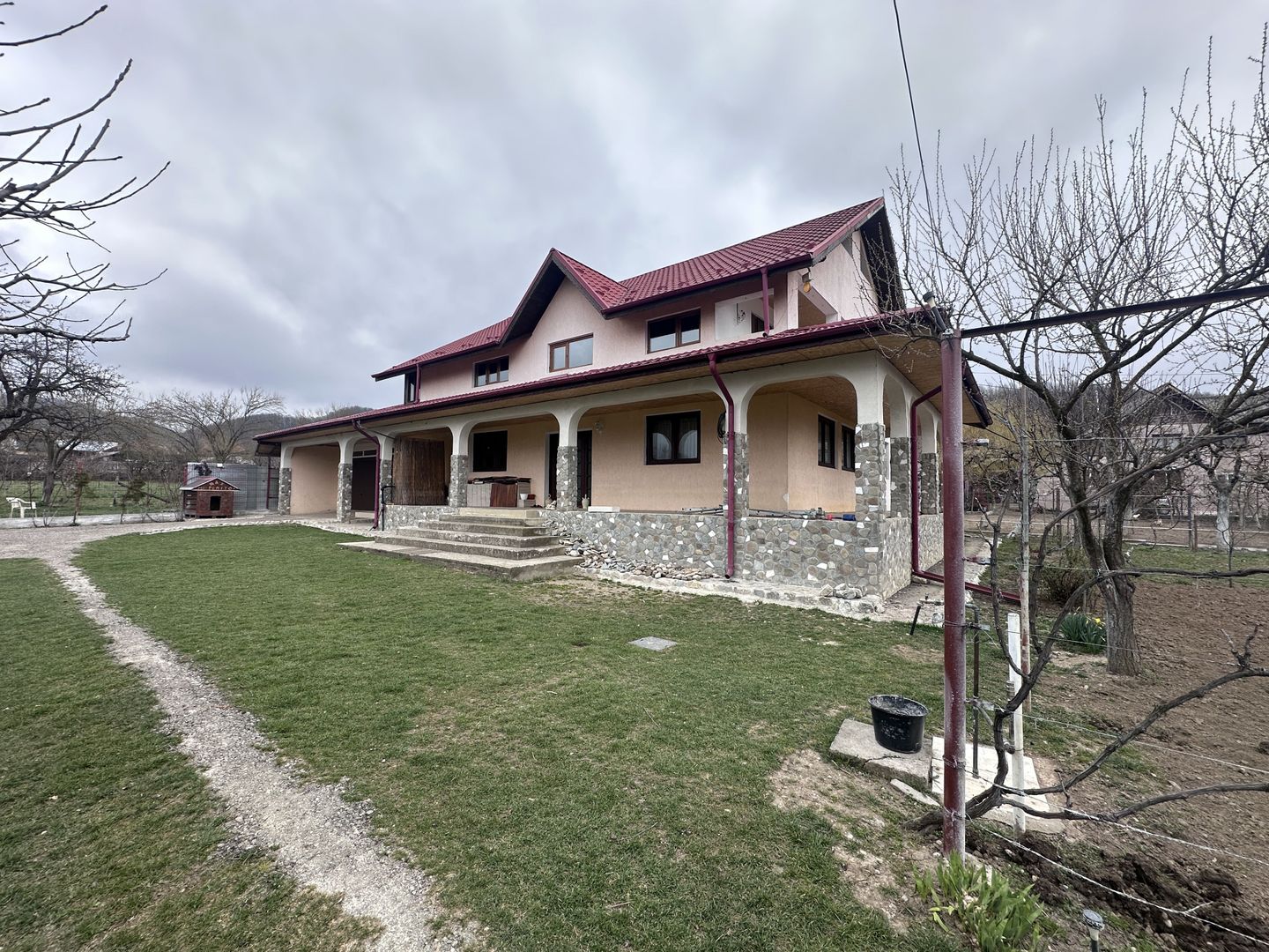 Casă de vânzare în Pucioasa! - Poză 2