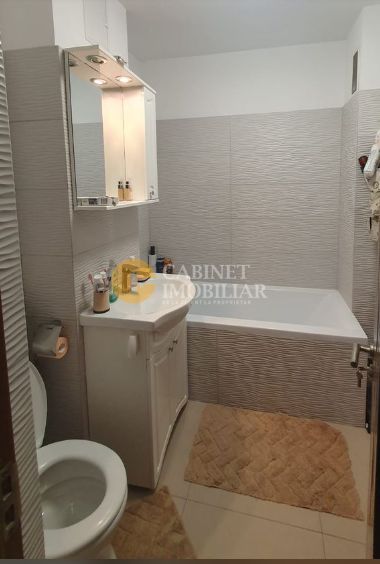 Etaj 1, bloc din 1982, zona Dacia-2 camere decomandat - Poză 5