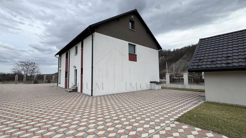 Vila de Lux la 13 km de Onesti - Poză 35