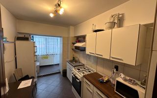 Apartament cu 2 camere, decomandat, 70 mp , etaj 1, zona Podu de Fier - Poză 4