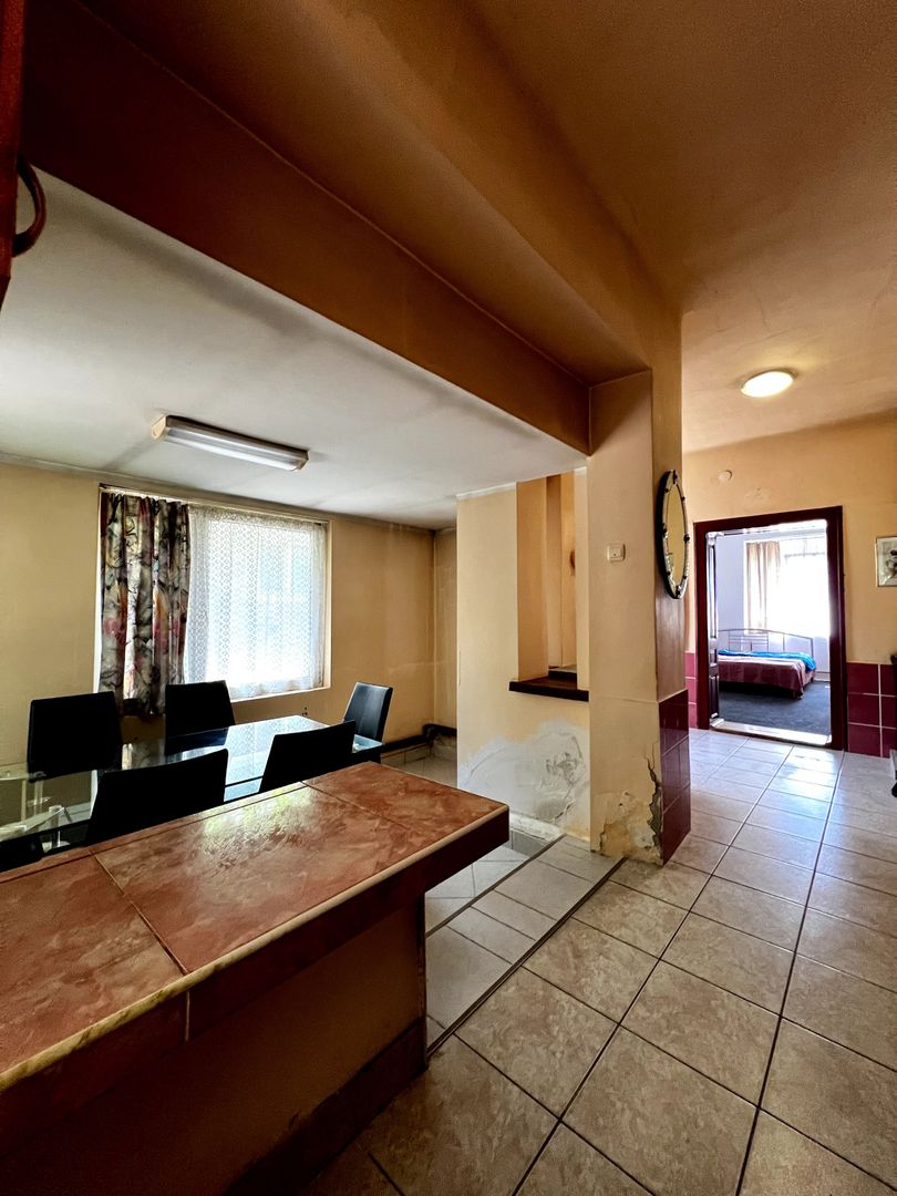 Casa in Tinca, centrala, 3 camere cu strada asfaltata - Poză 5