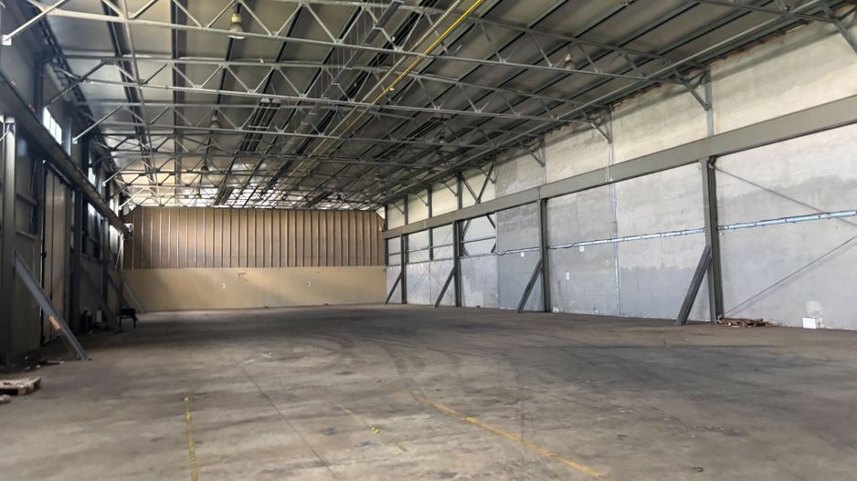 Depozit cu showroom de inchiriat de 1600 mp - Poză 13