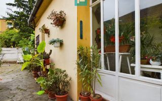 Apartament la casă cu 4 camere în Pârneava - Poză 1