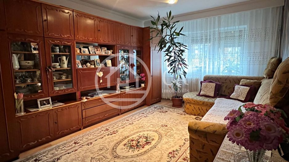 Apartament de vanzare cu 4 camere in zona Nufarul, Oradea - Poză 2