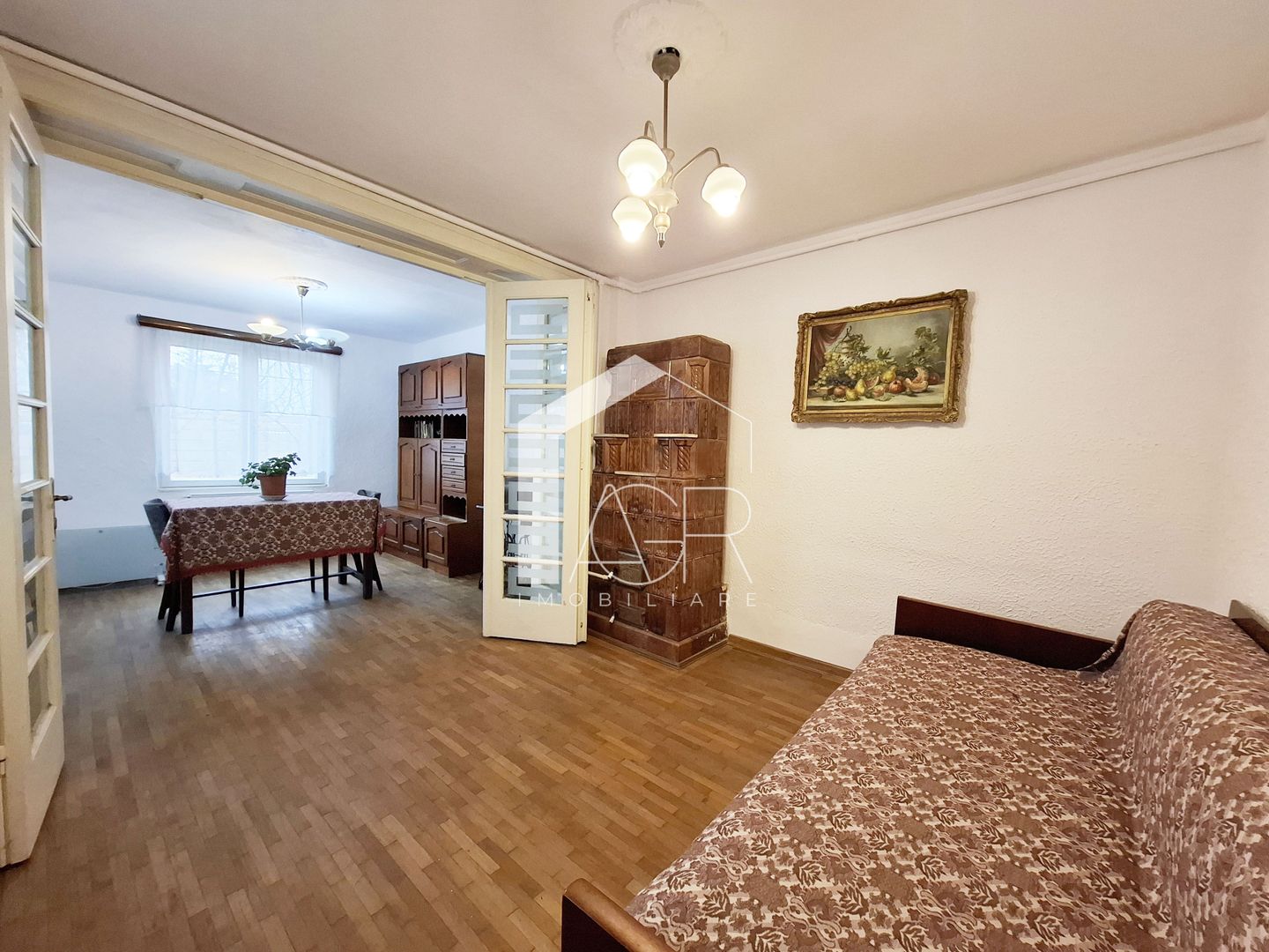Casa cu 3 camere, zona Mihai Bravu - Poză 2