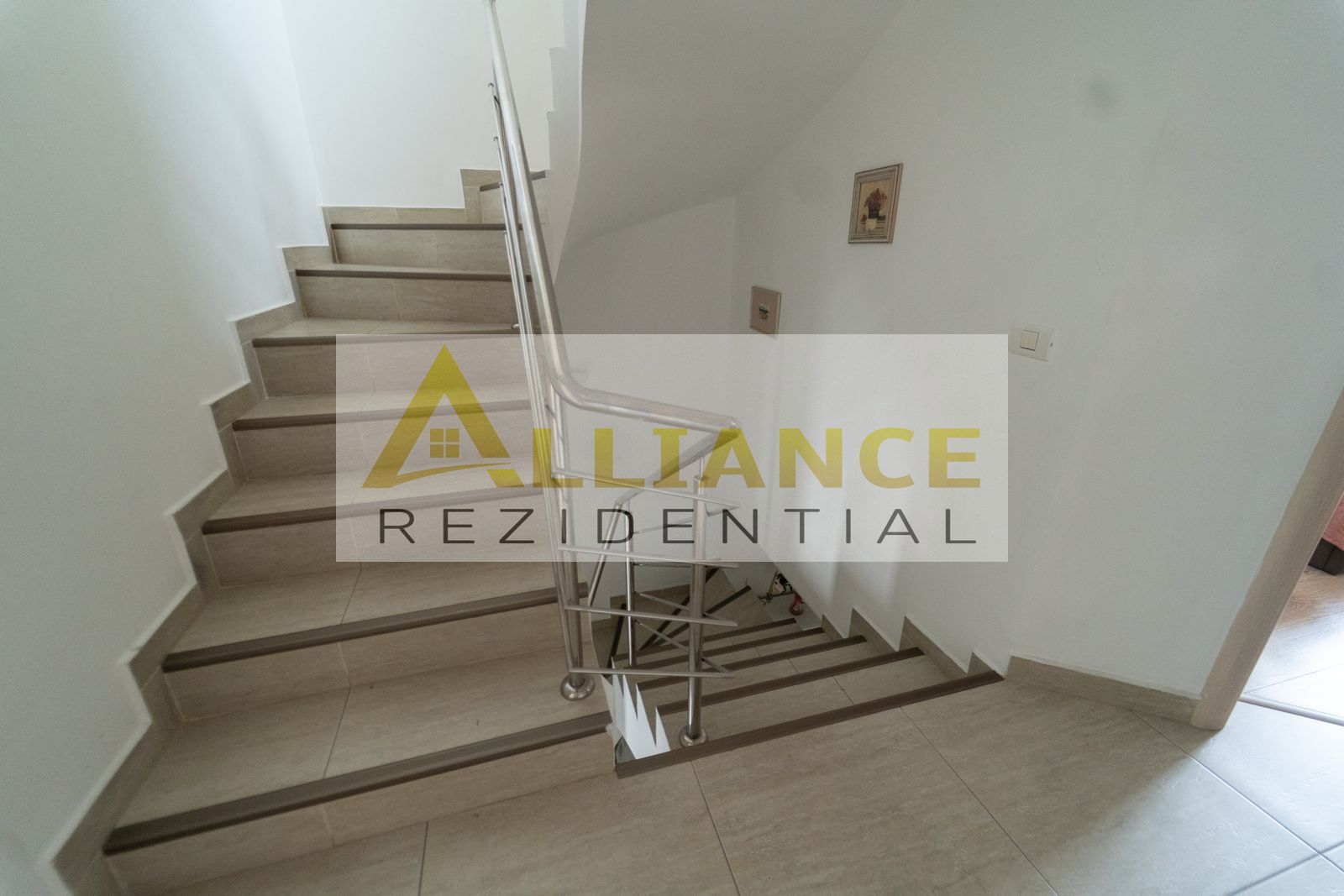 Casa P+1+M gata de mutare situata pe Strada 1 Mai din Popesti-Leordeni - Poză 3