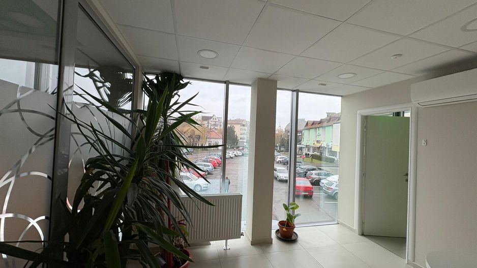 Spațiu de închiriat,ultracentral,Covasna, 152mp, 1000 euro(negociabil) - Poză 10