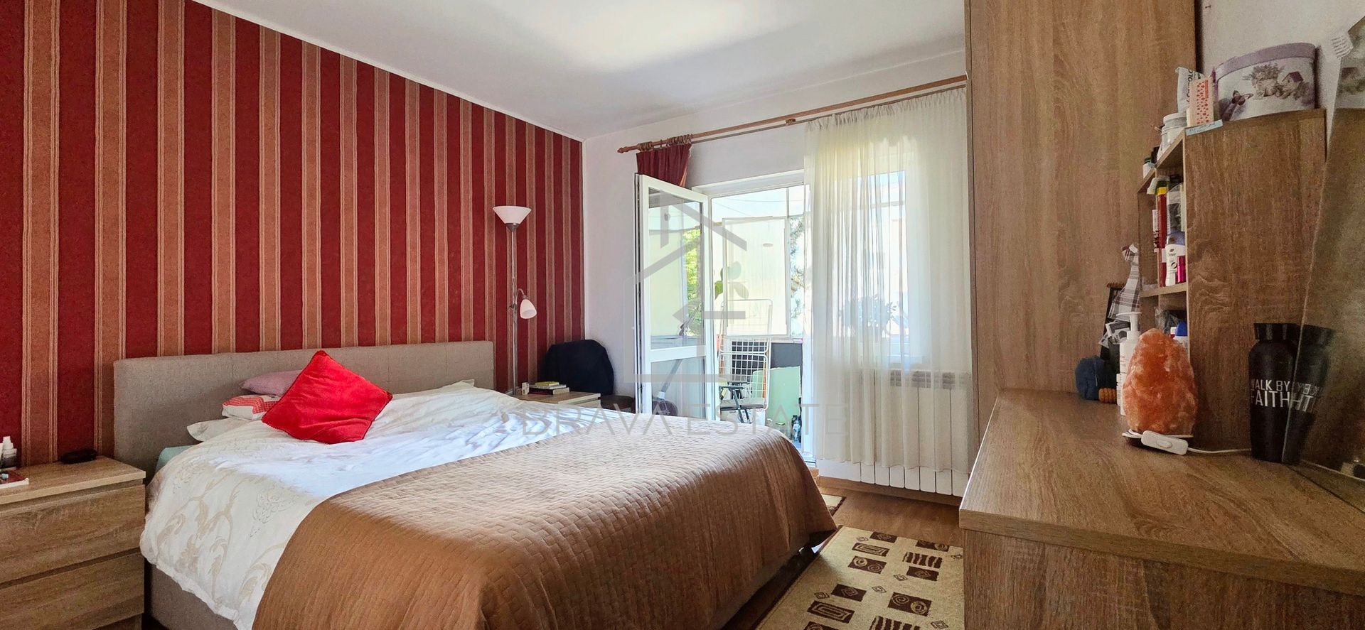 Apartament decomandat cu 4 camere în Plopilor, finisat modern - Poză 2