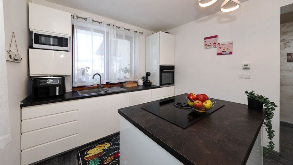 Casă Individuală Modernă de Vânzare | Sânpetru, Brașov - Poză 10