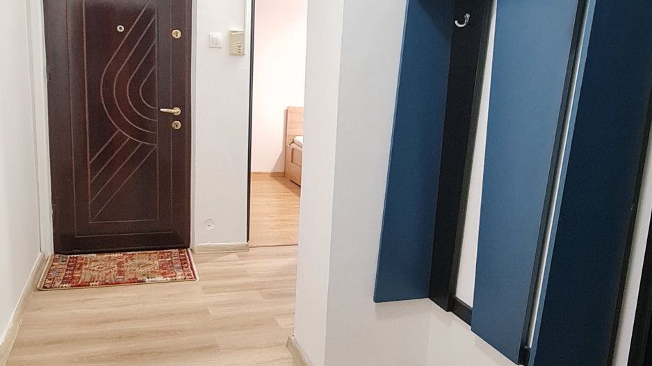 Apartament decomandat 2 camere cartier Tractorul mobilat utilat - Poză 12