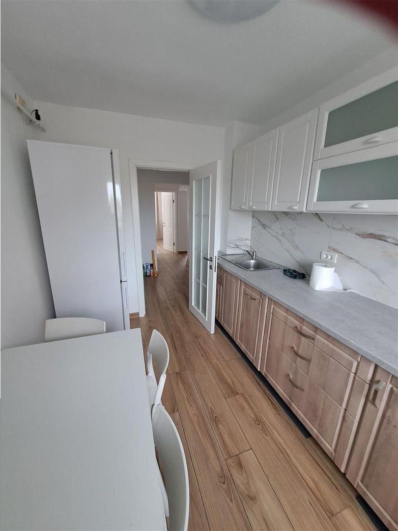 Etaj 1 4 camere  Complexul Studentesc-aproape de Sala Olimpia - Poză 4