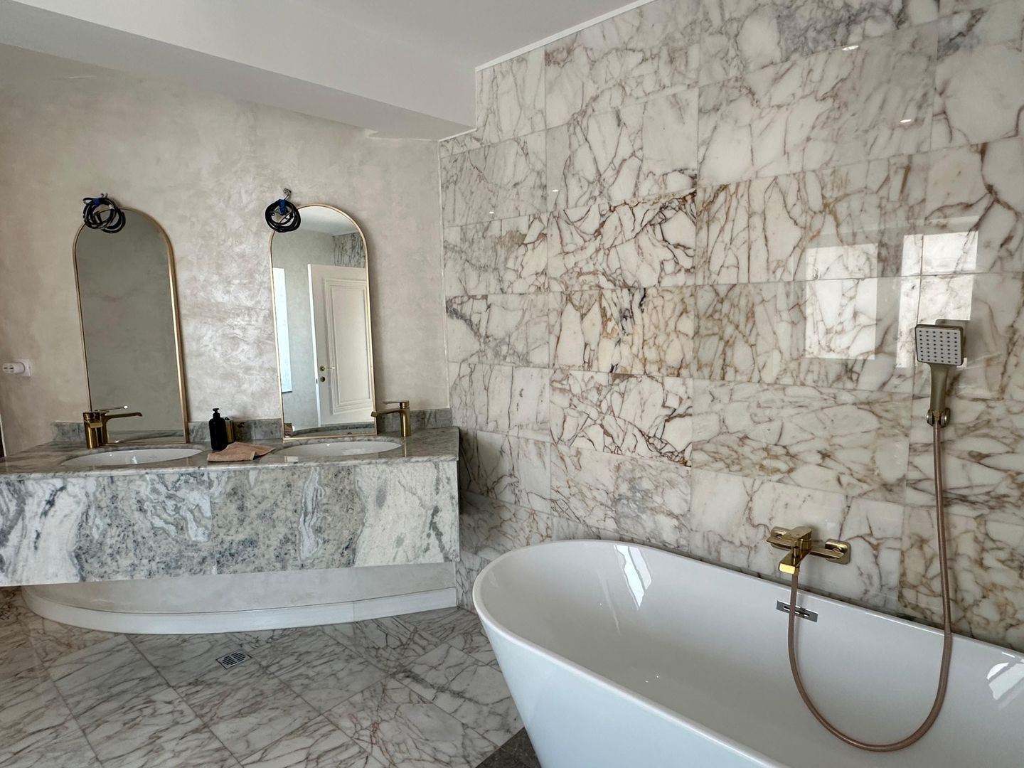 Vila Eleganta cu Piscină și Finisaje Premium în Zona Rezidentiala Iancu Nicolae - Poză 7