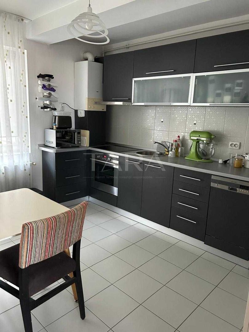 Apartament spațios pe două niveluri, cu 2 parcări – Europa. - Poză 1
