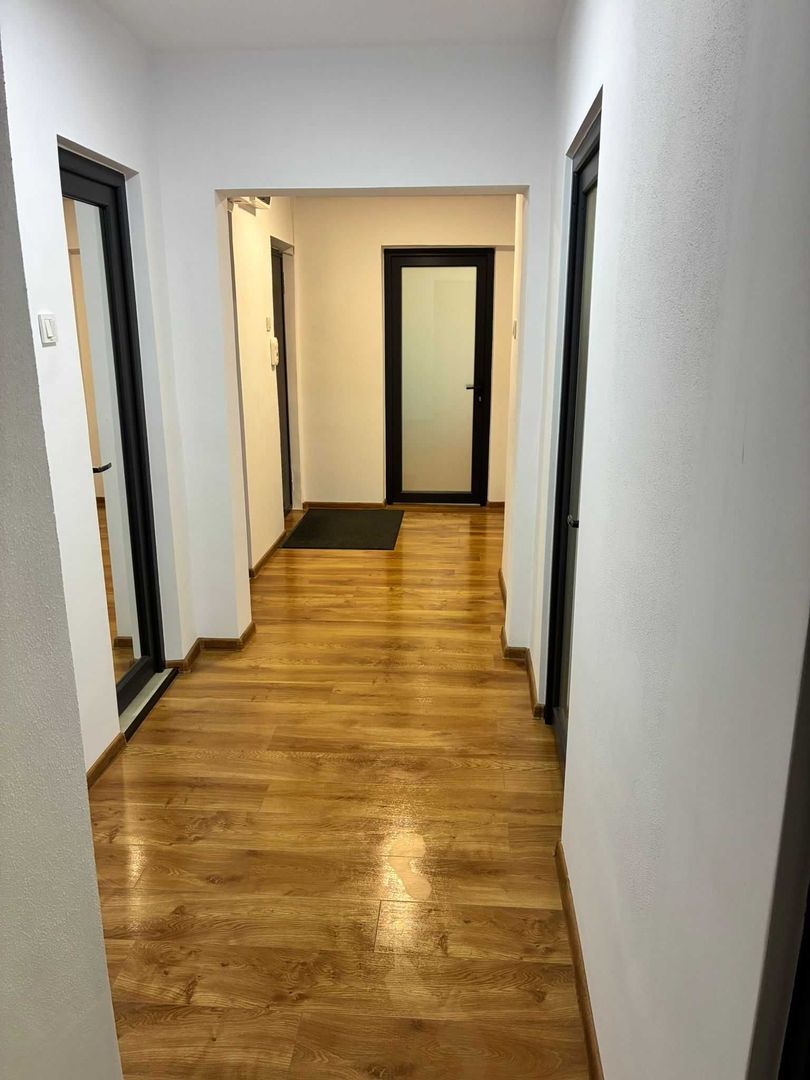 3 camere, decomandat, 2 bai, etaj 7/11, Micro18 - Poză 1