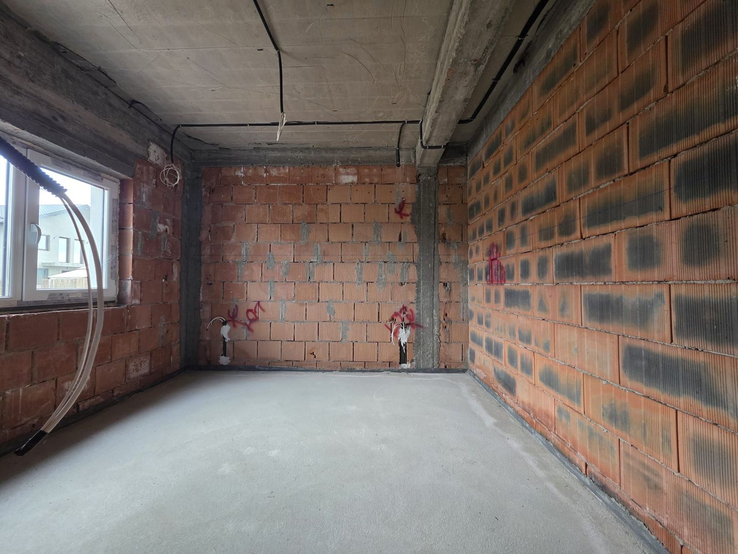 Vilă individuală în Tunari – 5 camere, curte privată - Poză 11