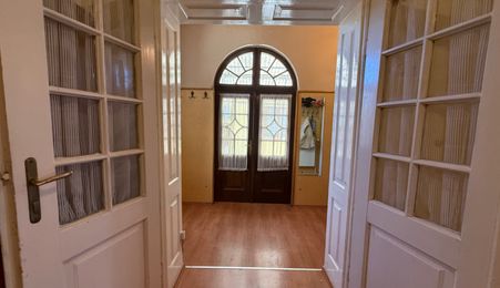 Casă în Curte Comună | 53 Mp | Pivniță Amenajată | Zona Piața Cluj