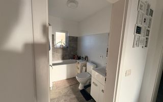 MOBILAT-UTILAT, 3 CAMERE, CURTE SPATOASA - Poză 4