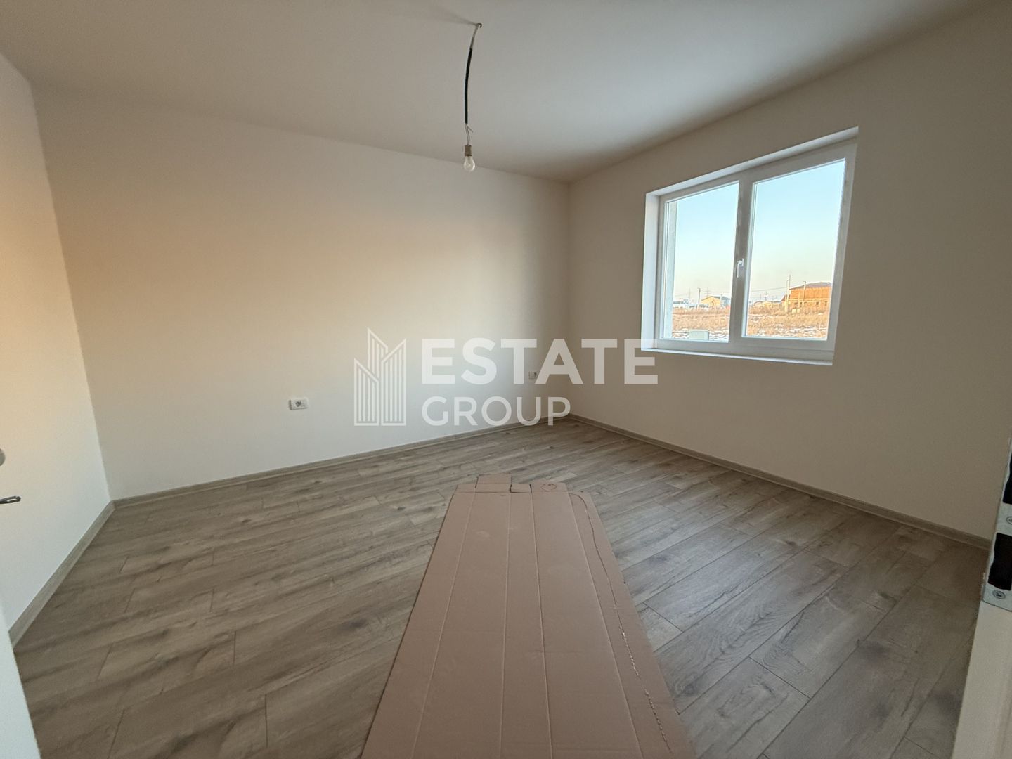 Casa individuala cu 4 camere in Mosnita Noua zona Castel - Poză 4