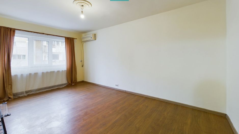 Apartament cu 3 camere în Zona 300 - Poză 2