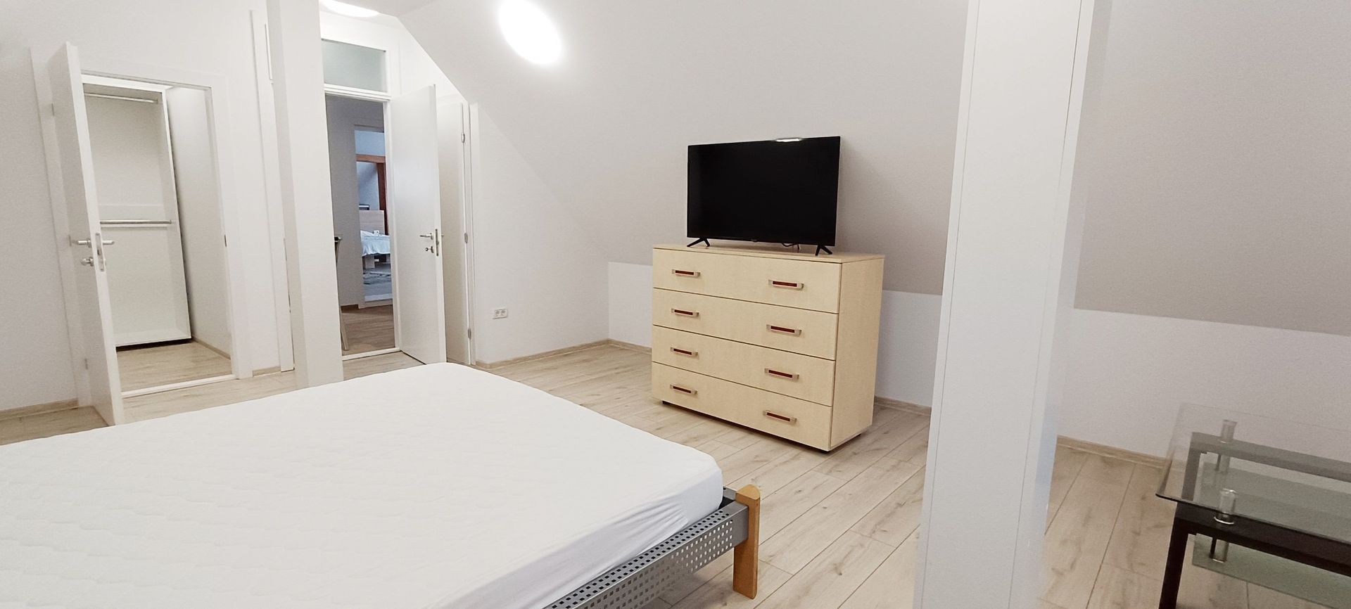 Apartament modern in vila-100mp - Poză 7