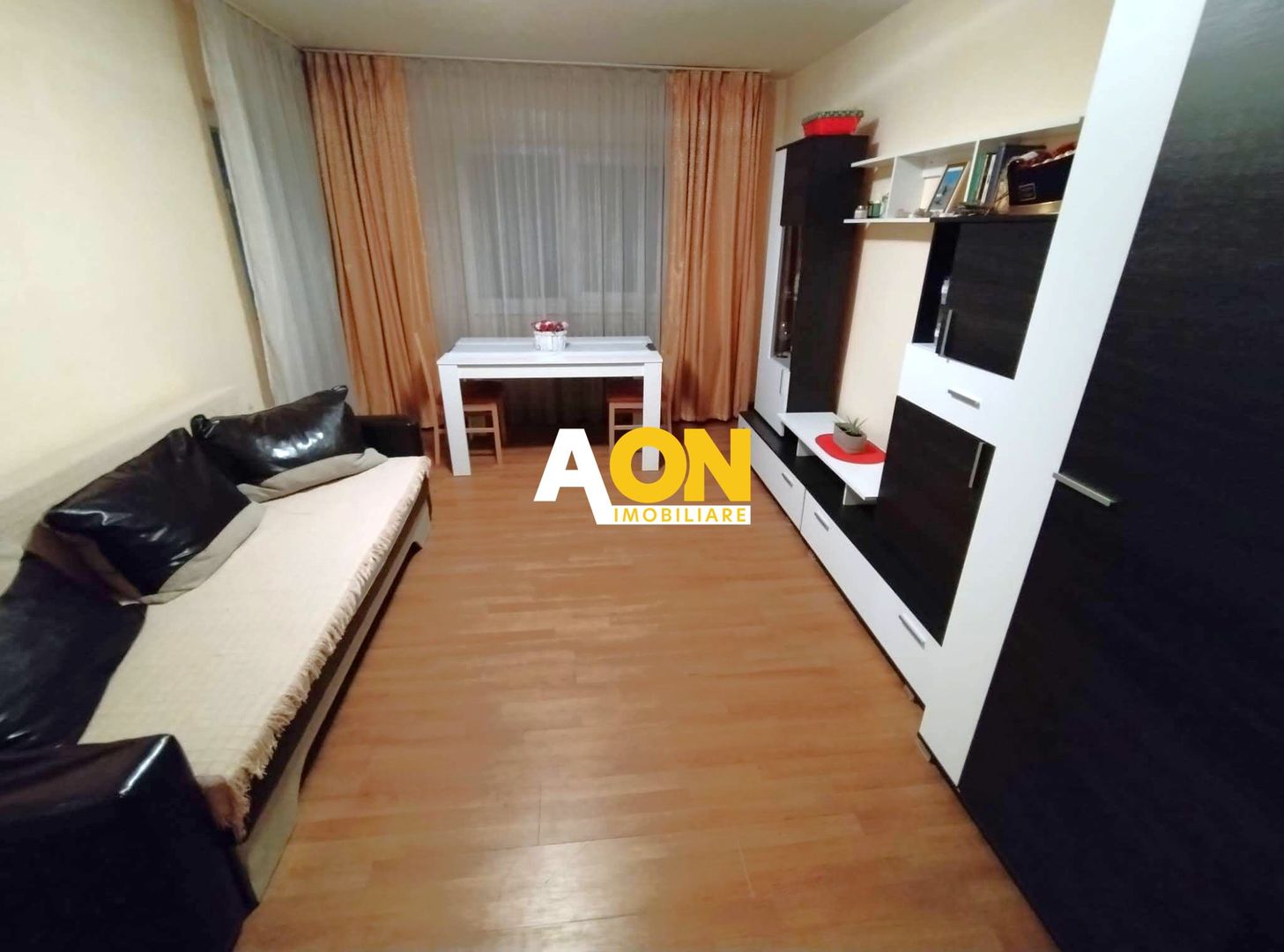 Apartament 3 camere, 68 mp utili, Cetate, zona Piata Cetate - Poză 1