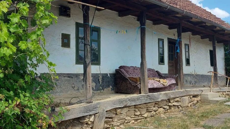 Ag. EUROPA vinde casa veche în Medisa cu 2 cam. si teren de 30 ari. - Poză 1