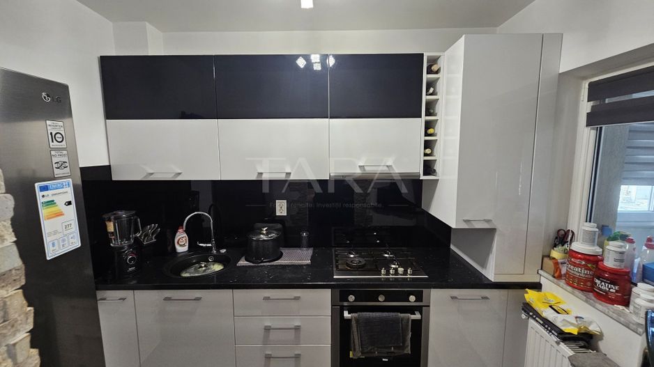 Apartament cu 2 camere si parcare parcare in fata blocului - Poză 1