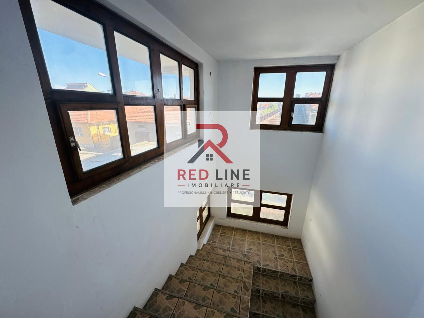 Vilă impunătoare, construcție solidă D+P+E+M, 430 mp – pretabilă pensiune - Poză 6