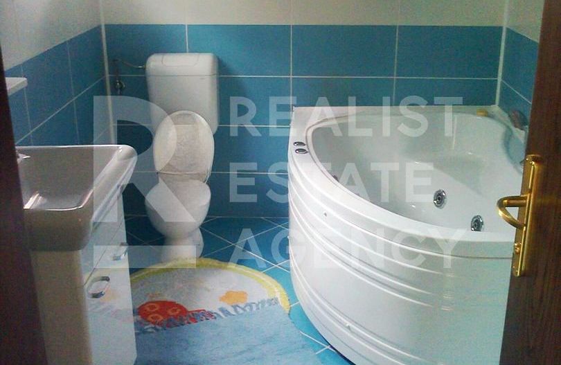 Casă de vânzare cu 8 camere, aproape de Piața Revoluției - Poză 10