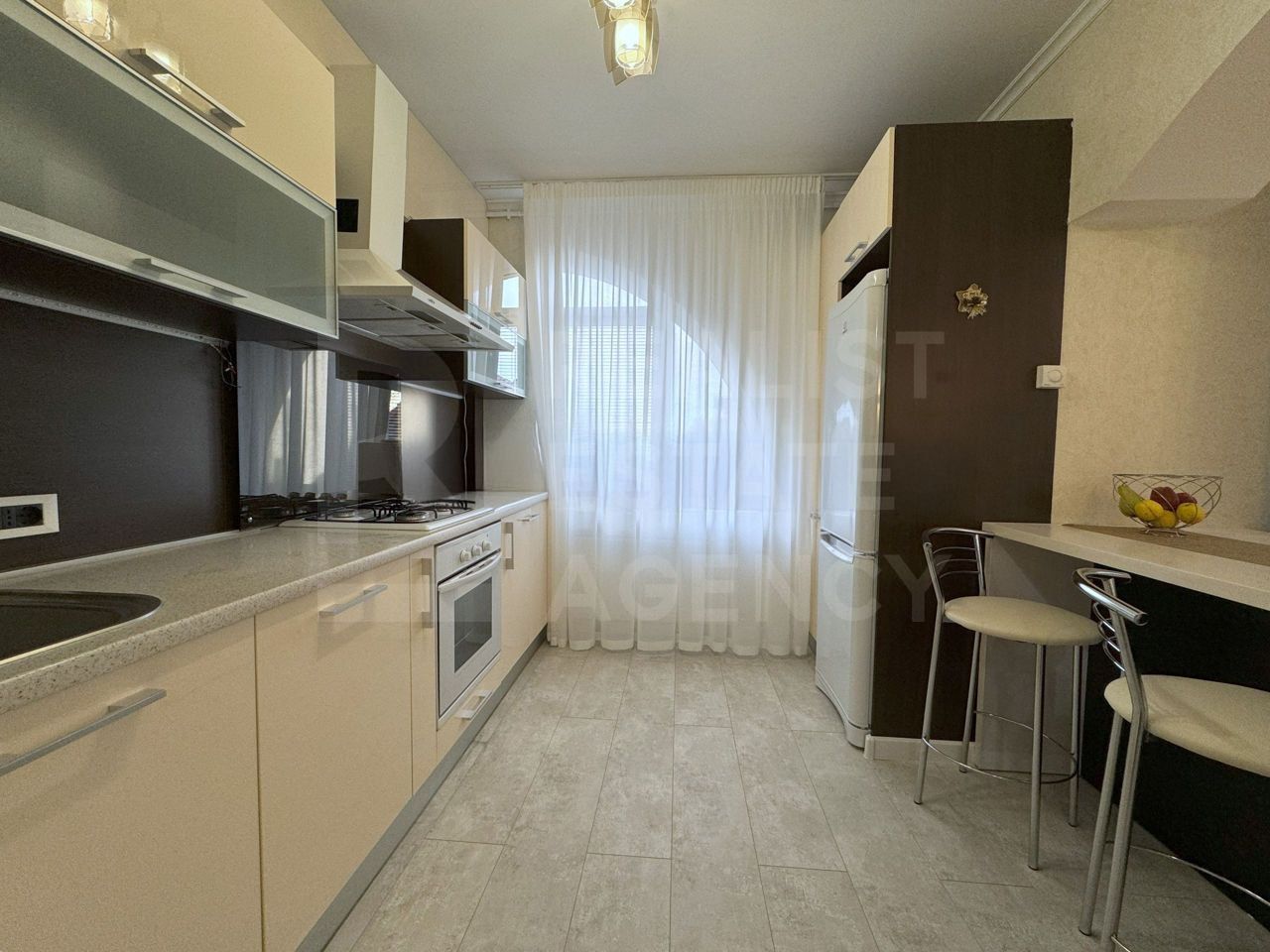 Chirie apartament, 3 camere, str. București, Centru - Poză 5