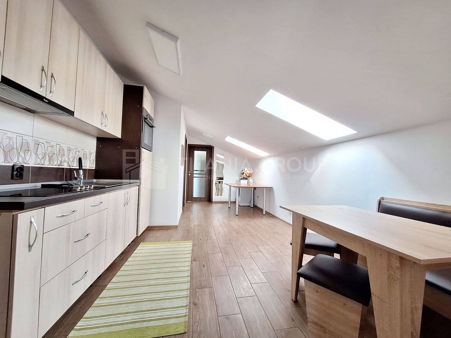 Apartament spatios, mobilat utilat, parcare, comision 0 - Poză 7