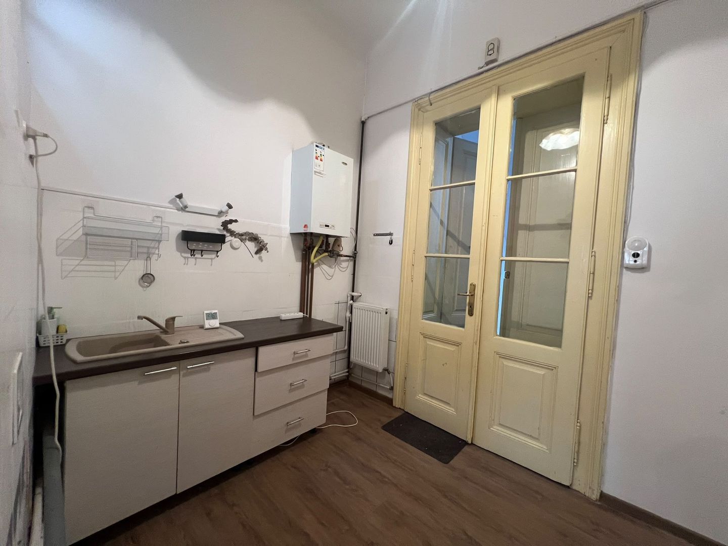 Garsonieră spațioasă de închiriat în zona ultracentrală - Poză 9