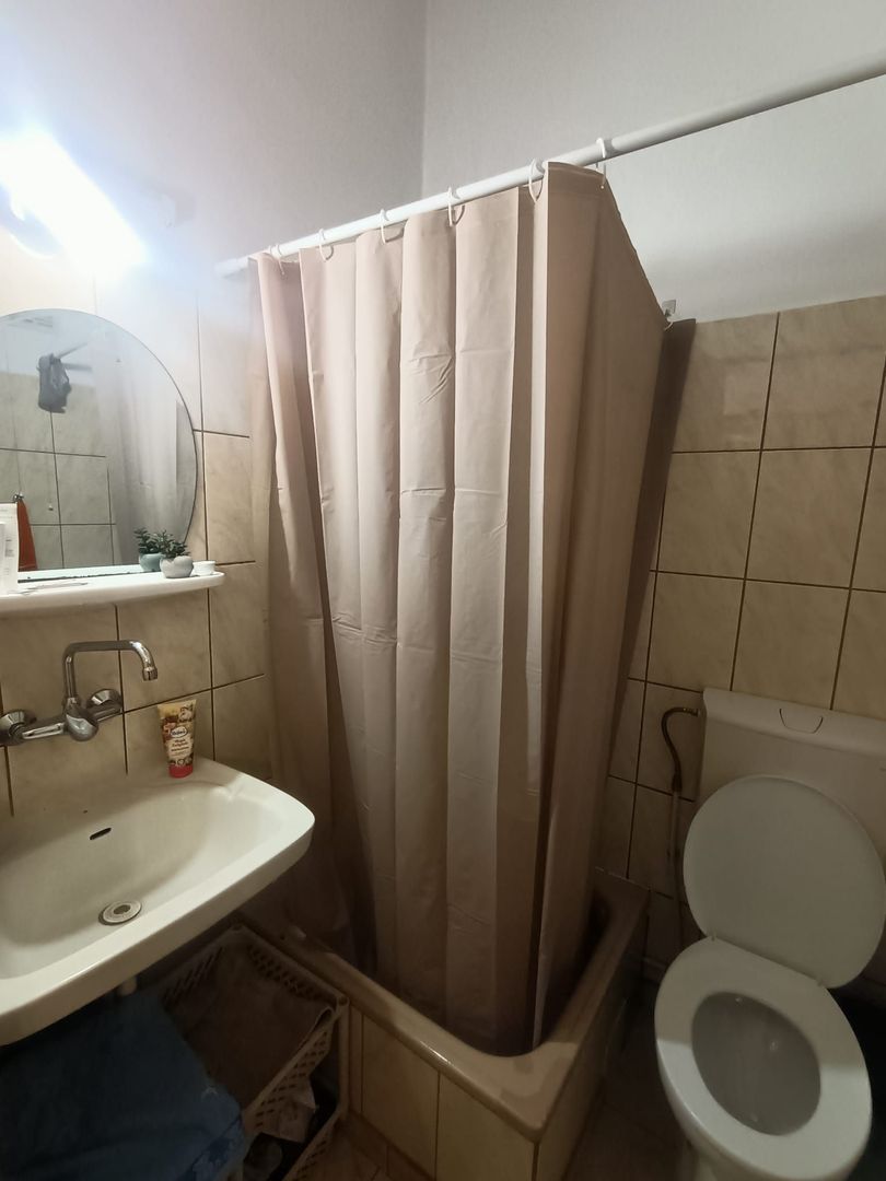 De vanzare! Apartament spatios la curte, zona centrala - Poză 8