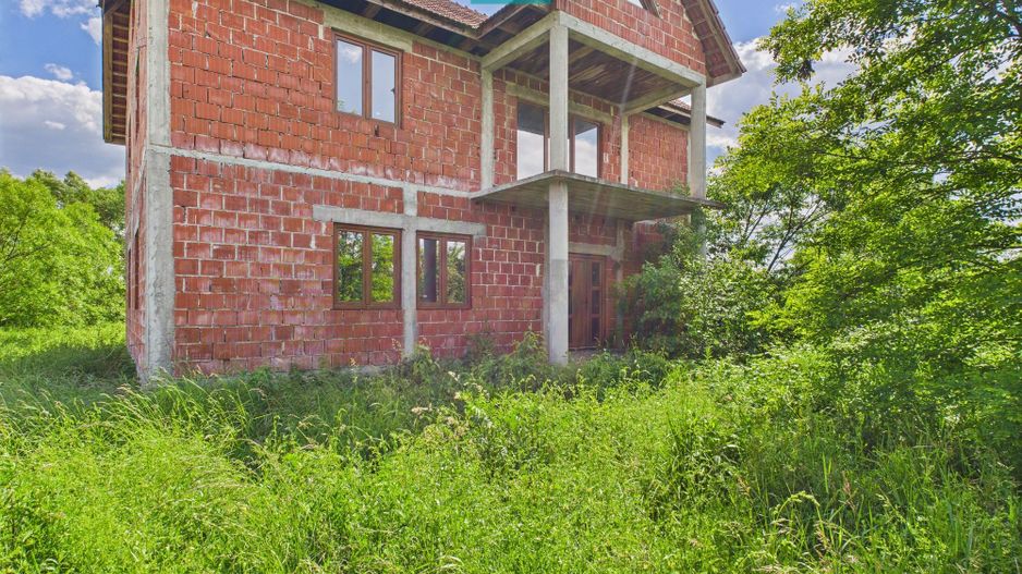 Casă la roșu, P+1, în localitatea Beliu, Arad - Poză 14