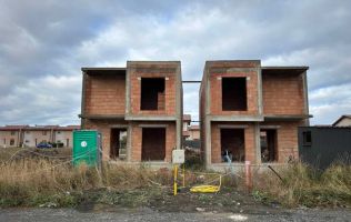 Casa la rosu Sacalaz, comision 0%