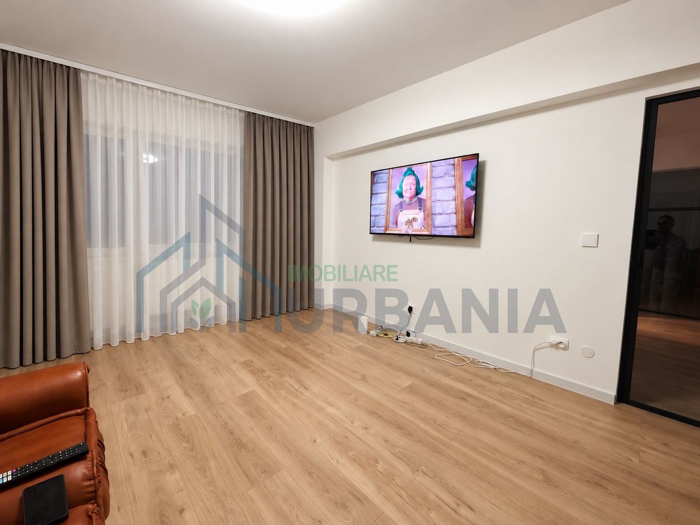 Apartament 4 camere, 2 băi, bloc pe cadre, renovat recent, Mircea Cel Bătrân, nr.1, bl. A1 - Poză 4