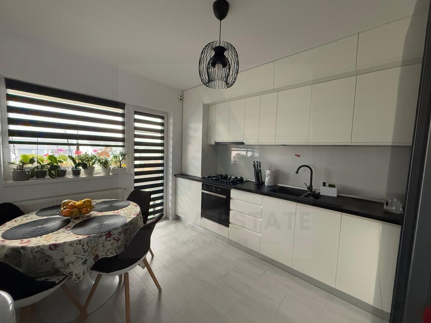 Apartament modern 3 camere 2 dormitoare 2 băi 80 mp utili  Șelimbăr - Poză 1