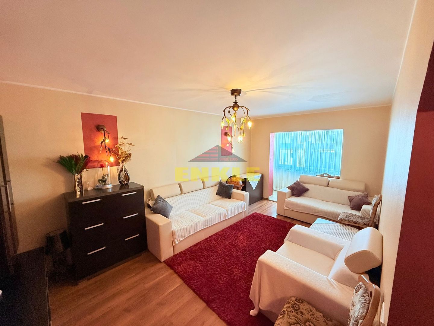 De vanzare apartament cu 3 camere, zona Mall. - Poză 1