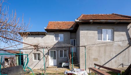 Casa de vanzare cu 2 camere si teren 1068 mp zona Renașterii