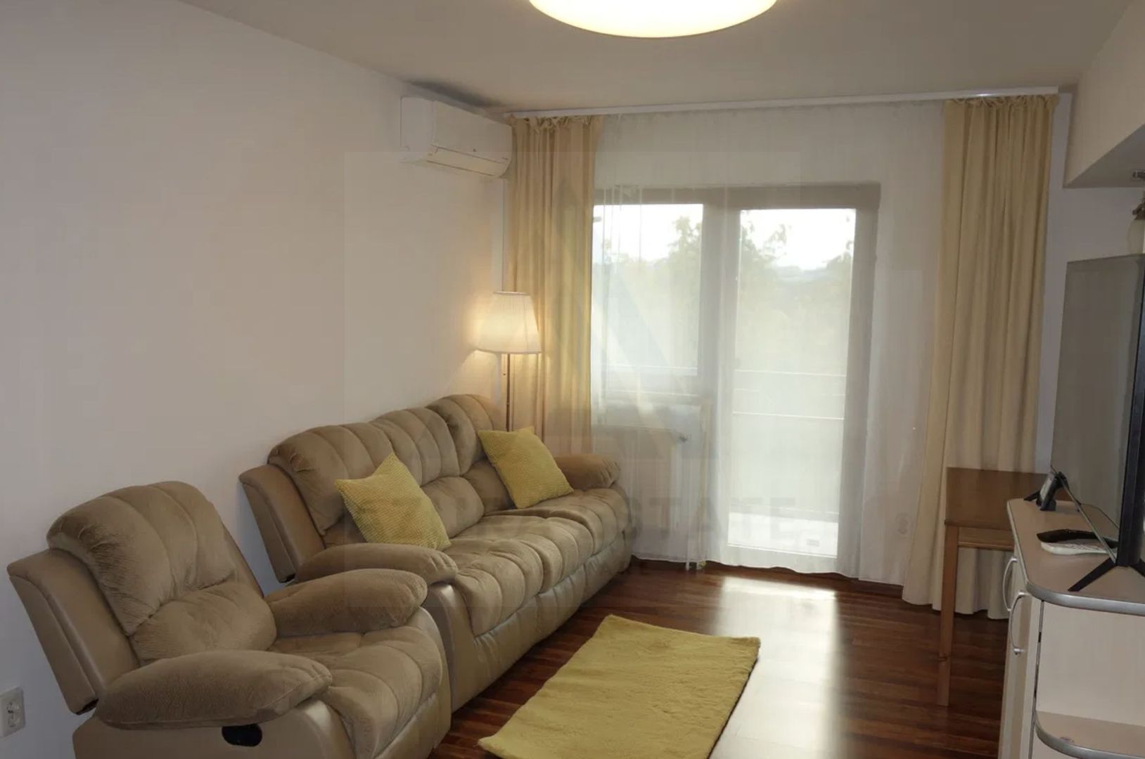 Aapartament renovat 4 camere etaj 2 suprafata 84.66 mp in Piata Cluj - Poză 2