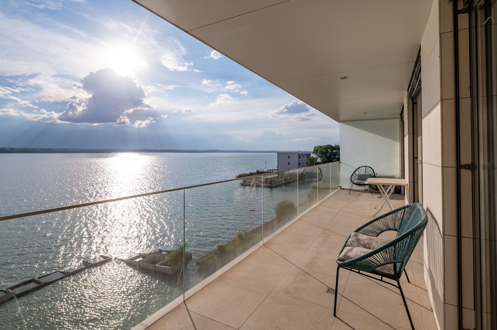 3 camere | 95 mp + terasă 20 mp | Vedere frontală lac | Mamaia-Cazino - Poză 1