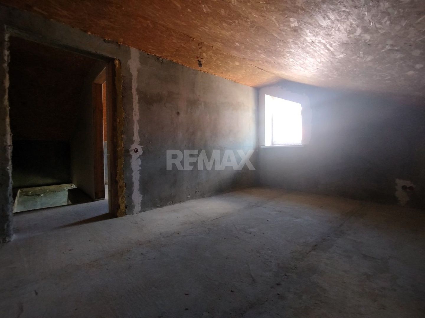 Locuință de 74 m² în Chetrosu, aproape de traseul R2 – potrivită de amenajare după propriul gust - Poză 8