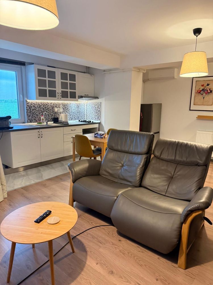 Garsoniera spatioasa, aproape de aeroport - Poză 3