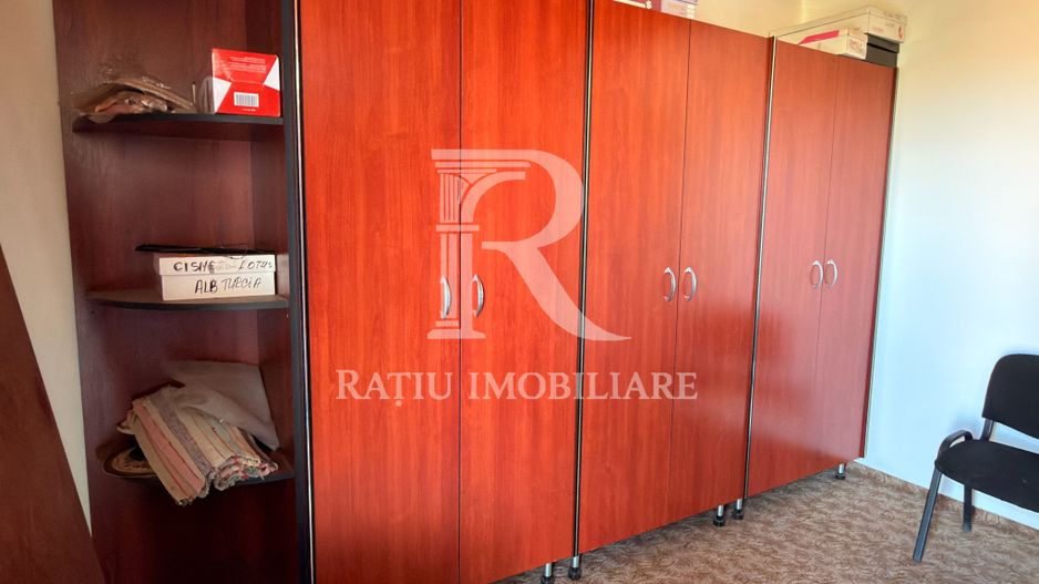 Casă cu spațiu comercial | Curte | Garaj | Parcare | Nojorid - Poză 19