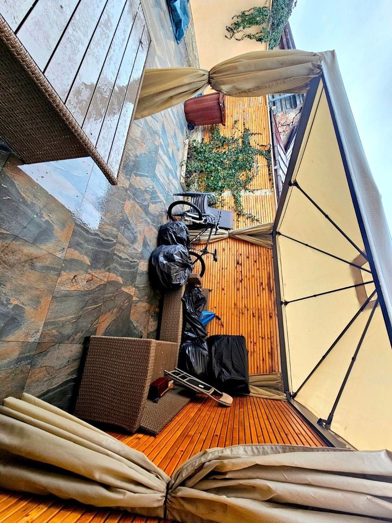 De vanzare - Casa 2 camere, renovata - singur in curte -Piata Centrala - Poză 1