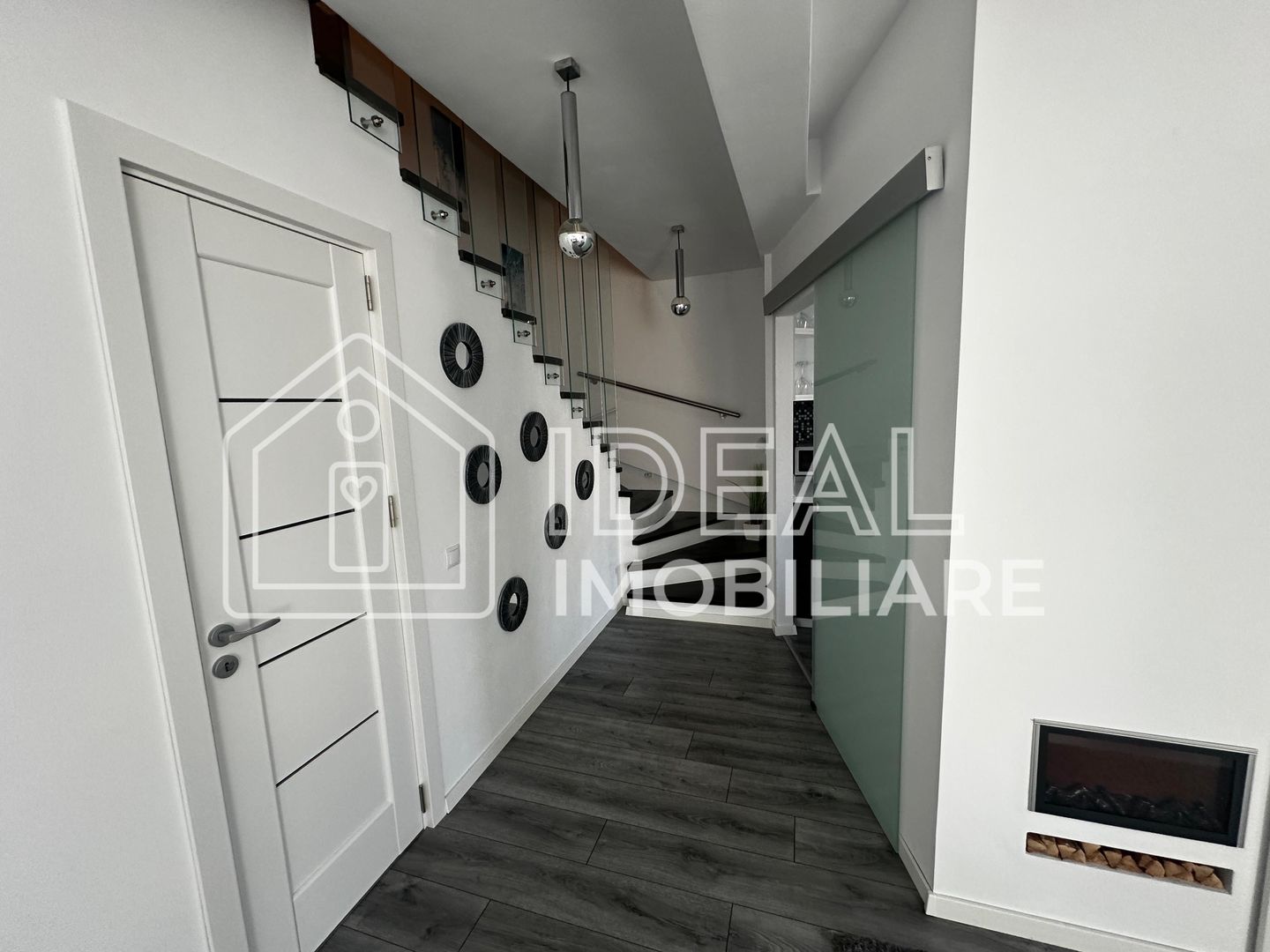 Casa de inchiriat cu 3 camere si gradina, Calea Cisnadiei - Poză 2