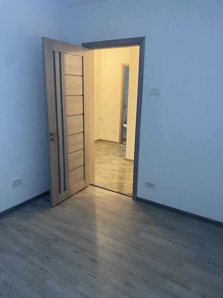 apartament 3 camere, RENOVAT 100 %, totul nou - Poză 4