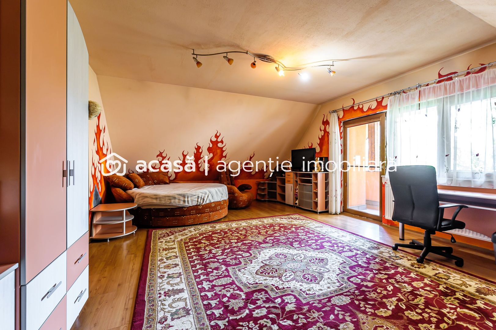 Casă superbă cu 6 camere, gradină și terasă, în centrul Aradului. - Poză 9