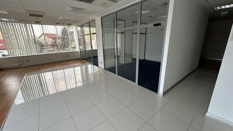 Spatiu de birouri la artera - Poză 9