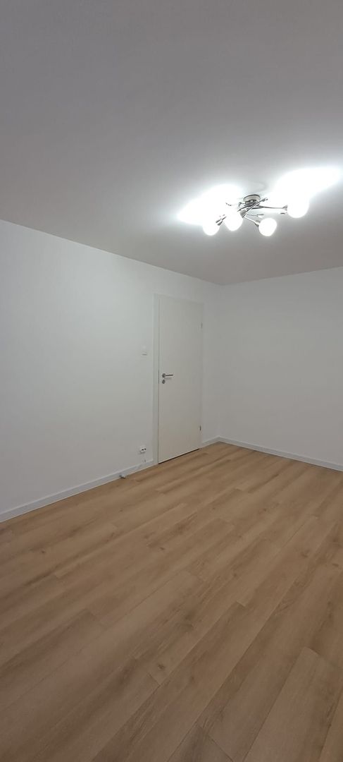 Apartament 2 camere, decomandat, Piata Victoriei, complet renovat, parter. - Poză 2